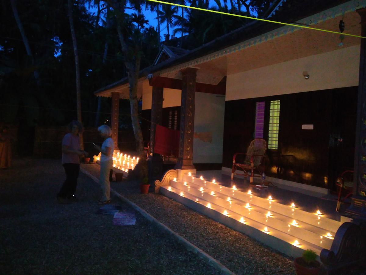 Homestay Munroe Coconut *